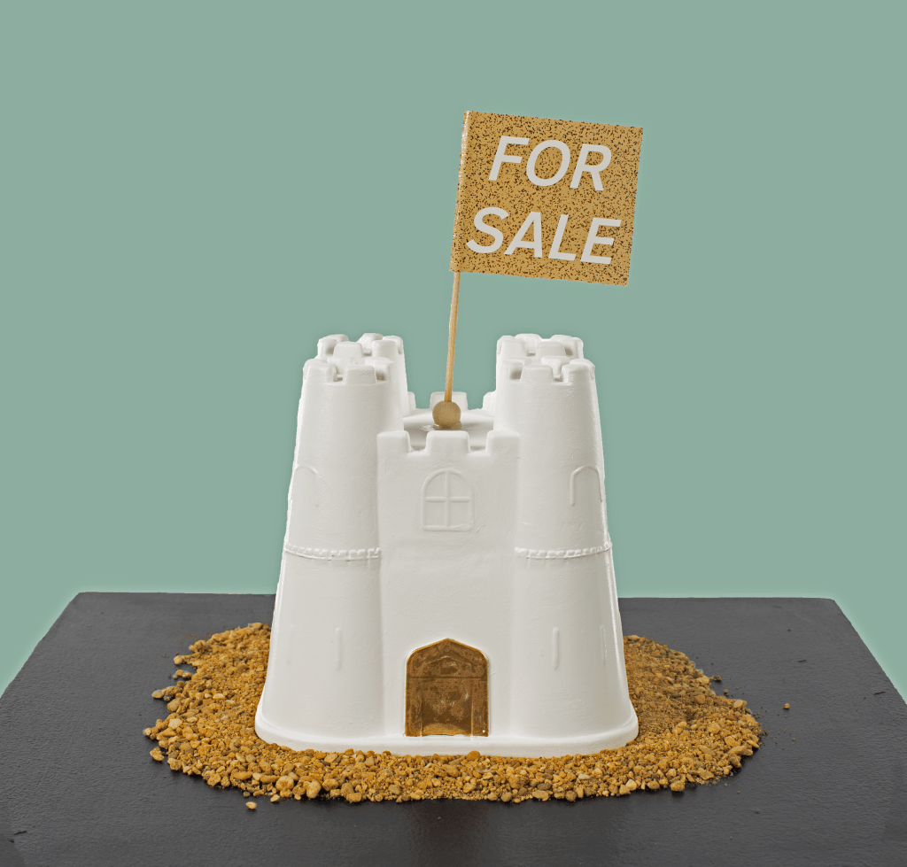 Olivia Rees Artist One House, Two House, Three House, Poor House, 2021 Ceramic Sculpture